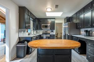 Kuchyň nebo kuchyňský kout v ubytování 2431 Weatherford Court Marietta