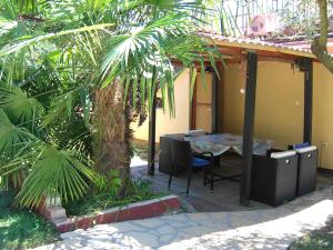 Patio alebo iná vonkajšia časť ubytovania Apartments Rukavina