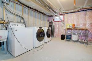 Φωτογραφία από το άλμπουμ του Luxury 2 Queen Beds Suite with Private Bathroom near Downsview Park Subway easy access Downtown στο Τορόντο
