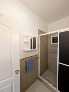 Koupelna v ubytování Habitaciones Privadas en Memories Flowershop - Colonia Escalón, Plaza Futura