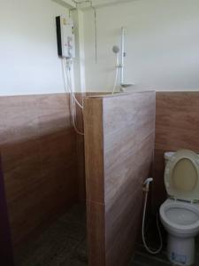 Bilik mandi di Vasana RuanThai Homestay วาสนา เรือนไทย โฮมสเตย์