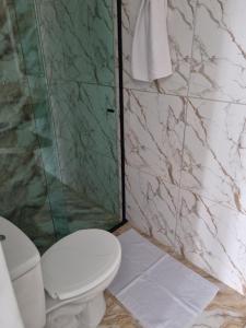 a bathroom with a toilet and a shower at Pousada SB in Campo Formoso