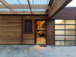 ภาพในคลังภาพของ Luxury Rural Retreat with Carport and Fast Wi-Fi ในแรกแลนด์