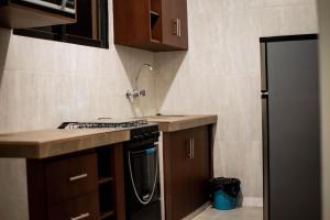 a small kitchen with a sink and a stove at Departamento céntrico y acogedor en la hermosa ciudad de Cochabamba 1 in Cochabamba +1 photo