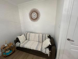 Postel nebo postele na pokoji v ubytování Lakeview Stay Yamba Water Front Access