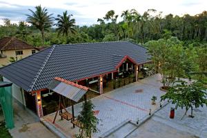 an overhead view of a house with a black roof at Rainy Cloud Homestay - 1km Falls, Coffee Estate, Campfire, Home Food in Chikmagalūr +19 photos
