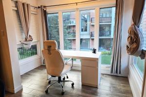 a office with a desk and a chair in front of a window at Bright Spacious 2 BDR Condo 10 min to DT Ottawa in Gatineau