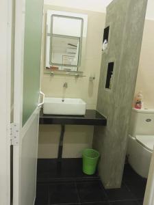 Ένα μπάνιο στο Roshan Villa