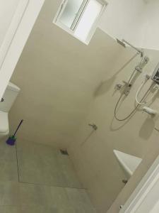 Ένα μπάνιο στο Roshan Villa