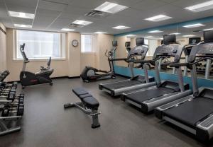 Fitness centrum a/nebo fitness zařízení v ubytování Inn & Suites Baltimore Downtown/Inner Harbor