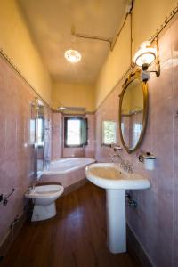 Vannas istaba naktsmītnē Sansepolcro Rooms Rent