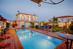 Bazén v ubytování Alakapi Hotel & Villas nebo v jeho okolí