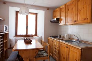 Kuchyň nebo kuchyňský kout v ubytování Le Rosier B&B e Appartamento