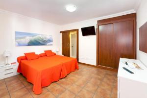 TV a/nebo společenská místnost v ubytování Apartamentos Terrazas Los Gigantes by Suncanarias