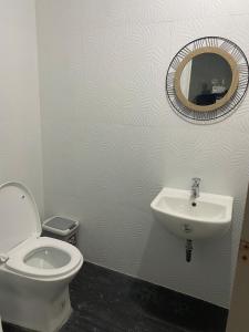 Ένα μπάνιο στο Mr Home Stays Valencia City Bukidnon