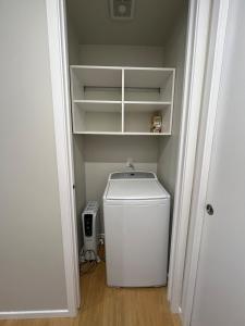 Φωτογραφία από το άλμπουμ του Ensuite Free parking Laundry Kitchenette No hob σε Ουέλλινγκτον