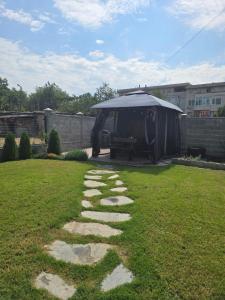 Κήπος έξω από το Къща за гости Elion House