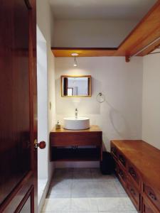 Postel nebo postele na pokoji v ubytování El Viejo Café - House with terrace and colonial charm