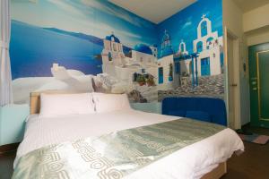 a bedroom with a large bed with blue walls at Fengchia Love Heart in Taichung