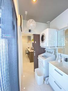 Ένα μπάνιο στο Dual Life House Koza