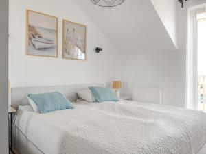 En eller flere senge i et værelse på Baltic Dream - SPA - Basen - Parking - Kids Room + 26 billeder