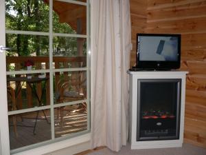 TV a/nebo společenská místnost v ubytování Chambre d'hôte L'Arrivée + 20 fotografií