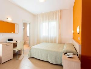 A bed or beds in a room at Hotel Villa Ombrosa