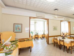 A seating area at Hotel Villa Ombrosa