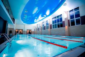 a large swimming pool in a large building at Stargorod Apart-Hotel in Kaluga