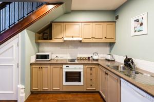 Η κουζίνα ή μικρή κουζίνα στο 1 Bedroom Apartment Pool Car Park Cathedral Square +3 φωτογραφίες