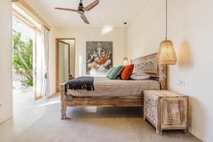Ένα ή περισσότερα κρεβάτια σε δωμάτιο στο Andara Villa Bali +35 φωτογραφίες