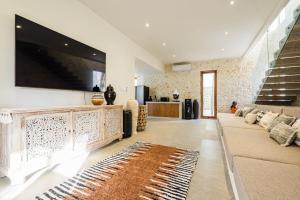 Μια τηλεόραση ή/και κέντρο ψυχαγωγίας στο Andara Villa Bali