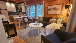 Kuchyň nebo kuchyňský kout v ubytování Peaceful Hideaway near Levi Adventures activities