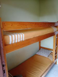 two bunk beds in a small room at studio cabine avec loggia Cap d Agde in Cap d'Agde