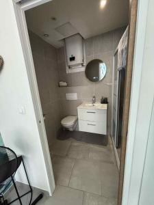 a small bathroom with a toilet and a sink at M 10 maison avec spa et jardin proche de la mer in Marseille