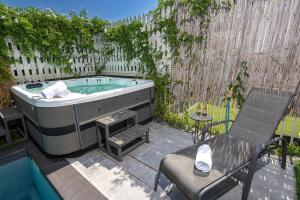 Πισίνα στο ή κοντά στο Villa siena - וילה מהממת עם בריכה פרטית מחוממת מול הכנרת