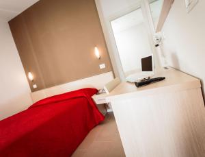 A bed or beds in a room at Hotel Villa Ombrosa
