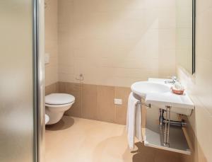 A bathroom at Hotel Villa Ombrosa