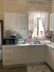 Kuchyň nebo kuchyňský kout v ubytování Full 2-storey house while on holiday