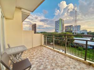 Μπαλκόνι ή βεράντα στο Lovely and Cozy Condo at O Residences