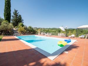 a swimming pool with a pool toy in a yard at Sun-kissed holiday home in Monti di Sotto