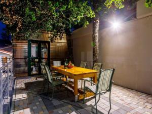 Αίθριο ή υπαίθριος χώρος στο Holiday Home Neoric with Heated Pool