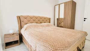 a bedroom with a bed and a wooden cabinet at Aqva Koncept apartmani in Veliko Gradište +8 photos