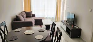 a living room with a table and a couch at Aqva Koncept apartmani in Veliko Gradište