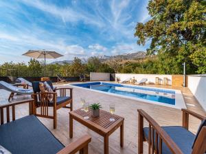 Πισίνα στο ή κοντά στο Holiday Home Zaton with Pool near River Canyon