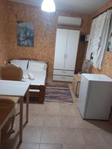 a living room with a bed and a table at Kassiani House 2 in Neochorópoulon