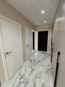 a room with a marble floor and a door at Stylishapartment in Chişinău