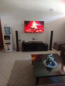 TV a/nebo společenská místnost v ubytování Nest Suites 2Bedroom Apartment