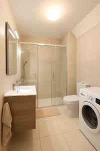 Ένα μπάνιο στο Apartment Gold del Sur Tenerife - Ocean View