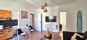 Μια τηλεόραση ή/και κέντρο ψυχαγωγίας στο Apartment Merlin Mostar